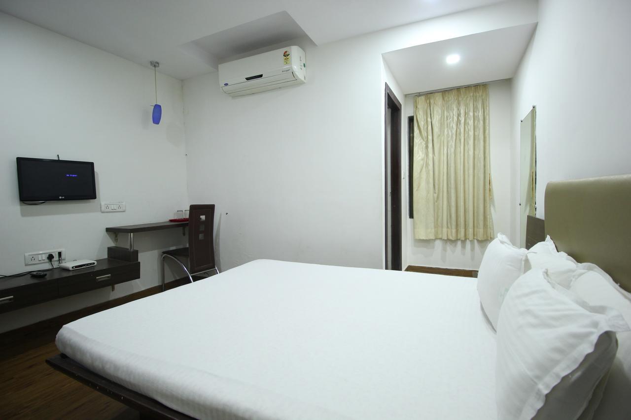 New Rajdhani Hotel 巴罗达 外观 照片