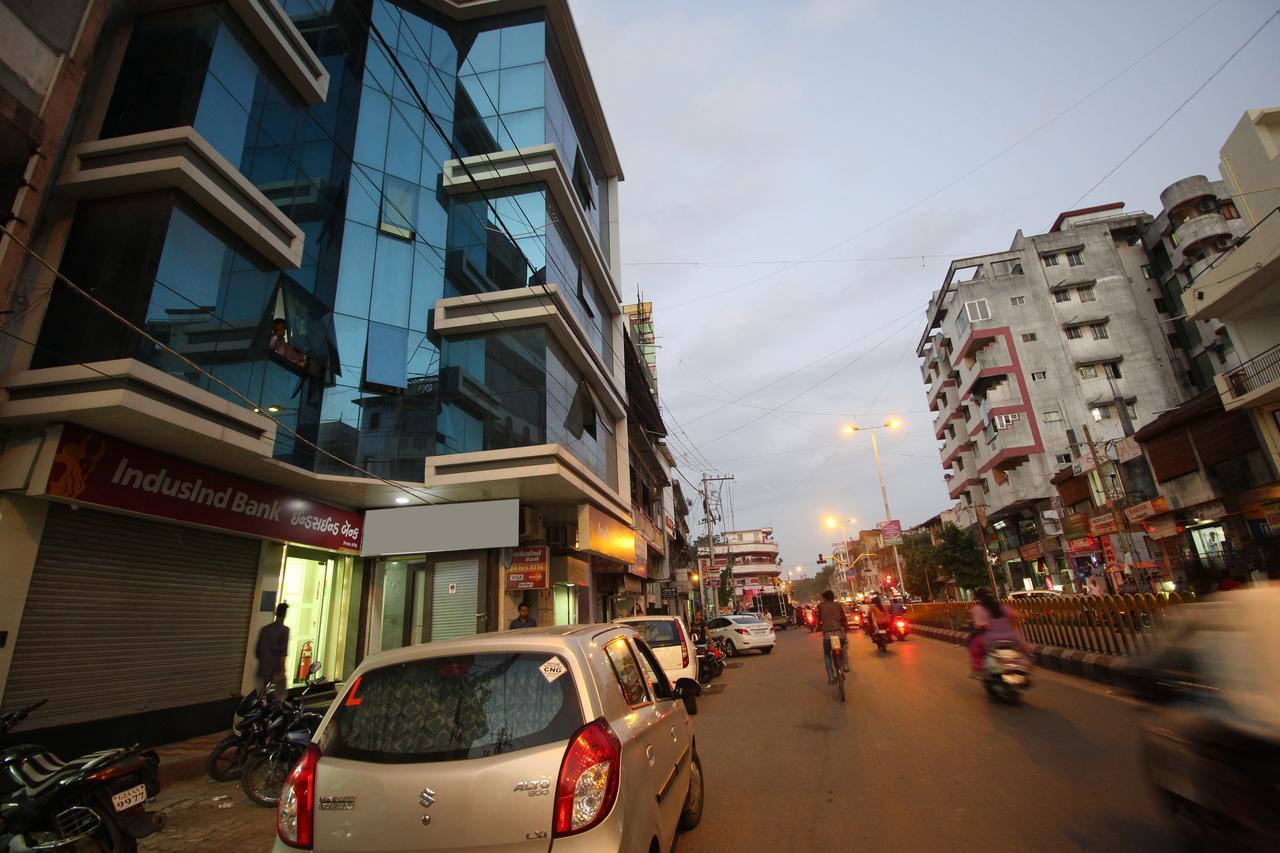 New Rajdhani Hotel 巴罗达 外观 照片