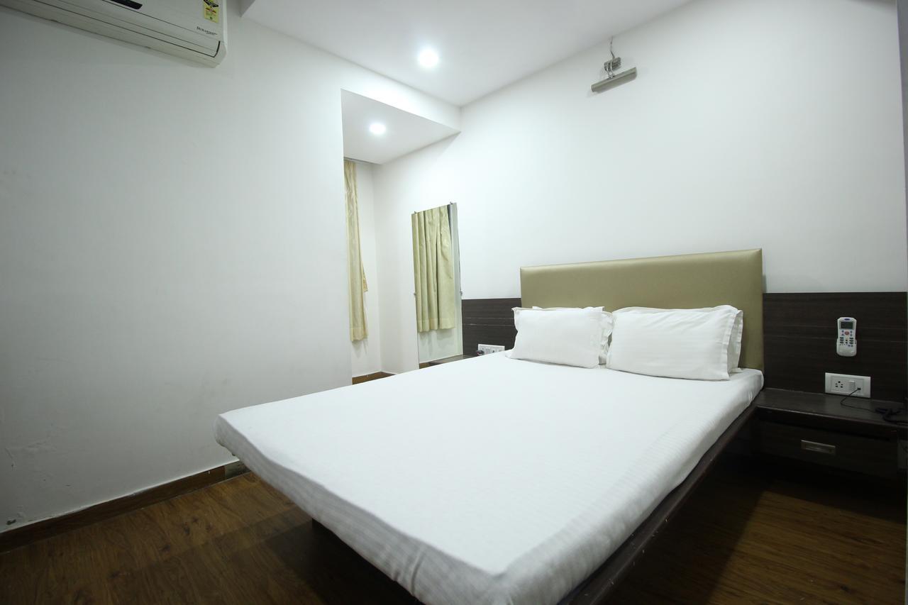 New Rajdhani Hotel 巴罗达 外观 照片