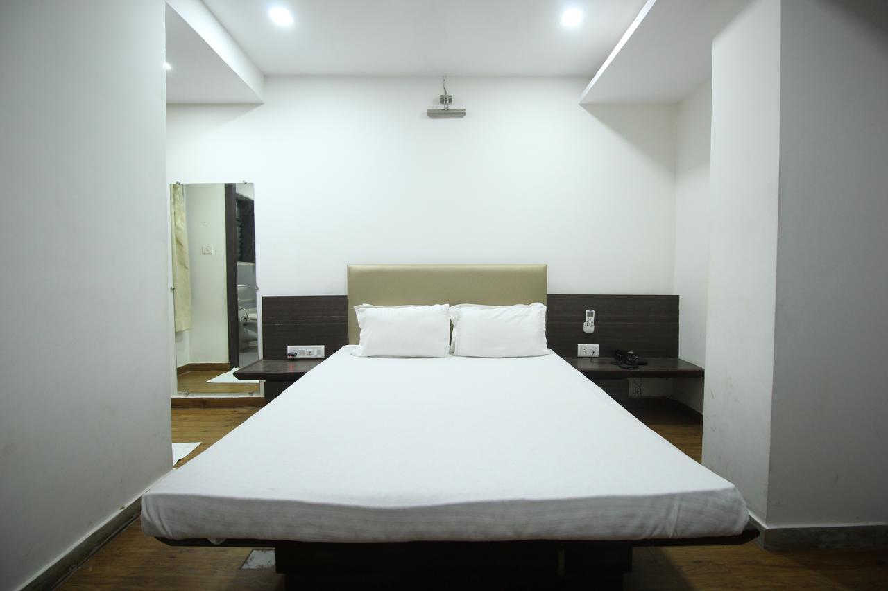 New Rajdhani Hotel 巴罗达 外观 照片