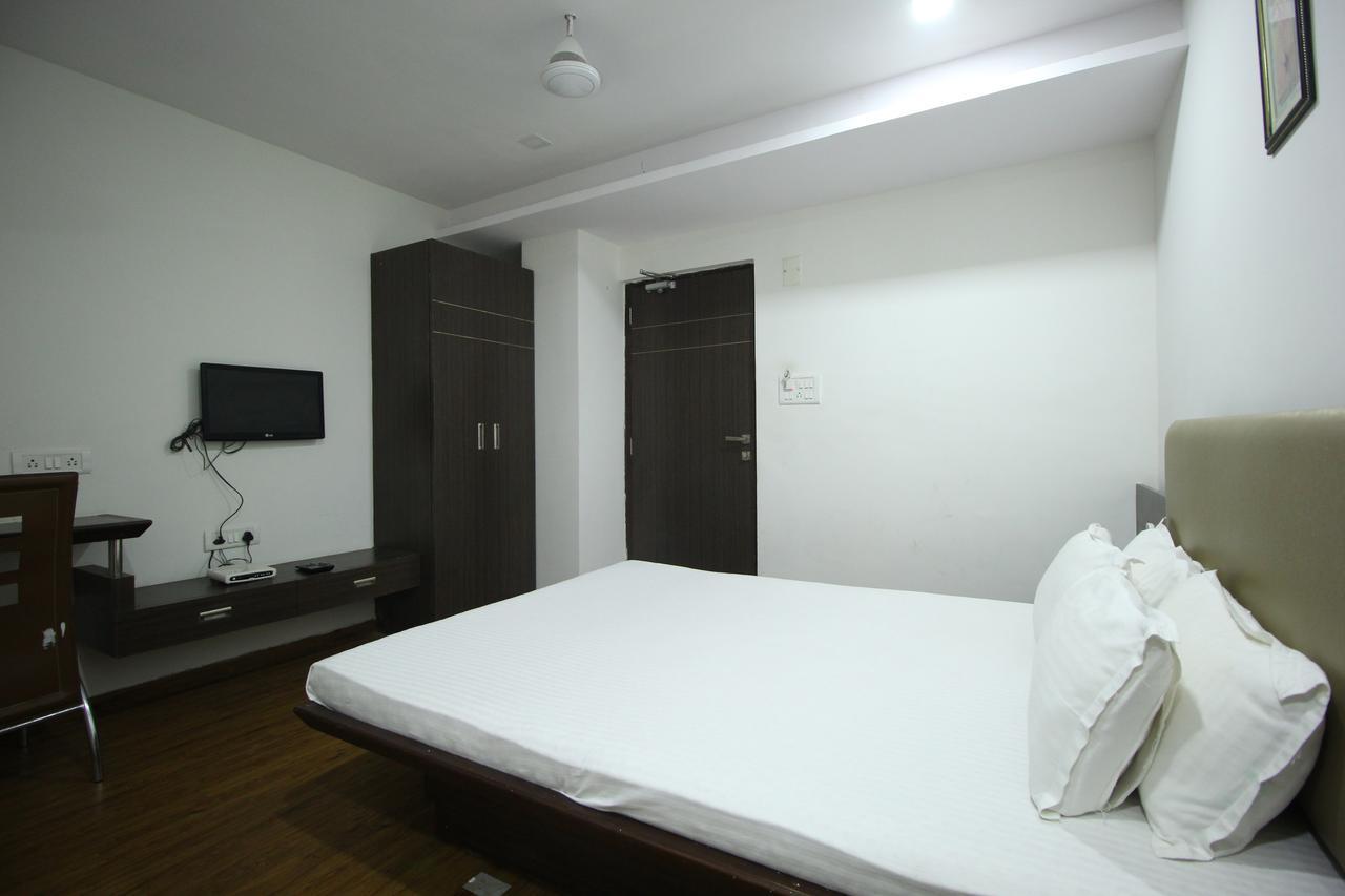 New Rajdhani Hotel 巴罗达 外观 照片