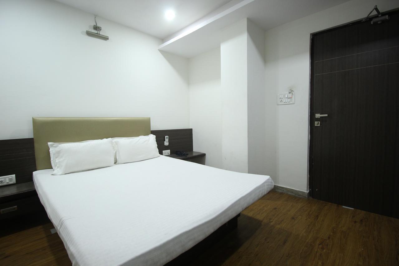 New Rajdhani Hotel 巴罗达 外观 照片